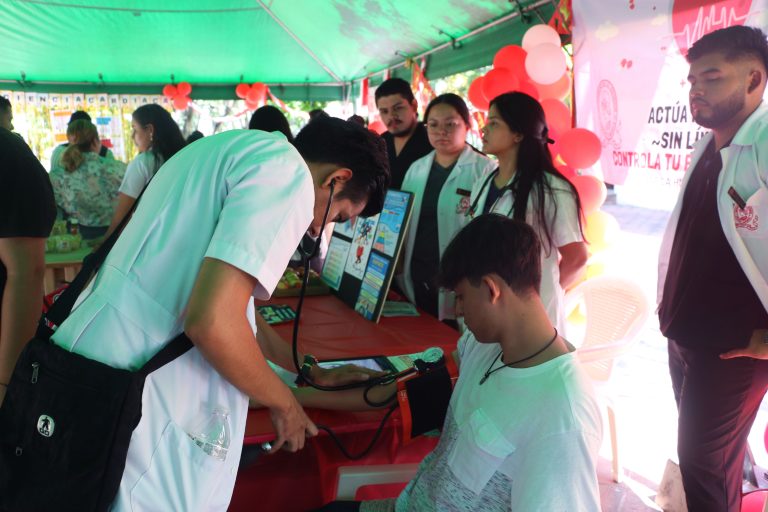 Feria de la salud promueve la prevención de enfermedades en la comunidad universitaria de la FIA