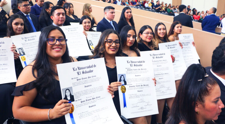 Más de 50 nuevos profesionales listos para transformar El Salvador