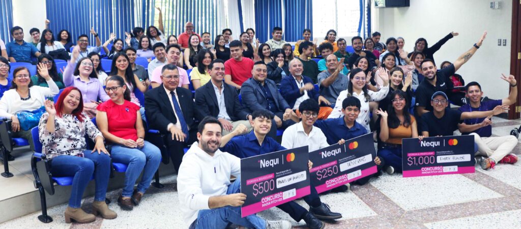 Creatividad y talento brillan en el Innova Pitch UES 2025