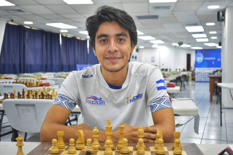 Camilo Medrano se corona campeón de la Primera Categoría de Ajedrez