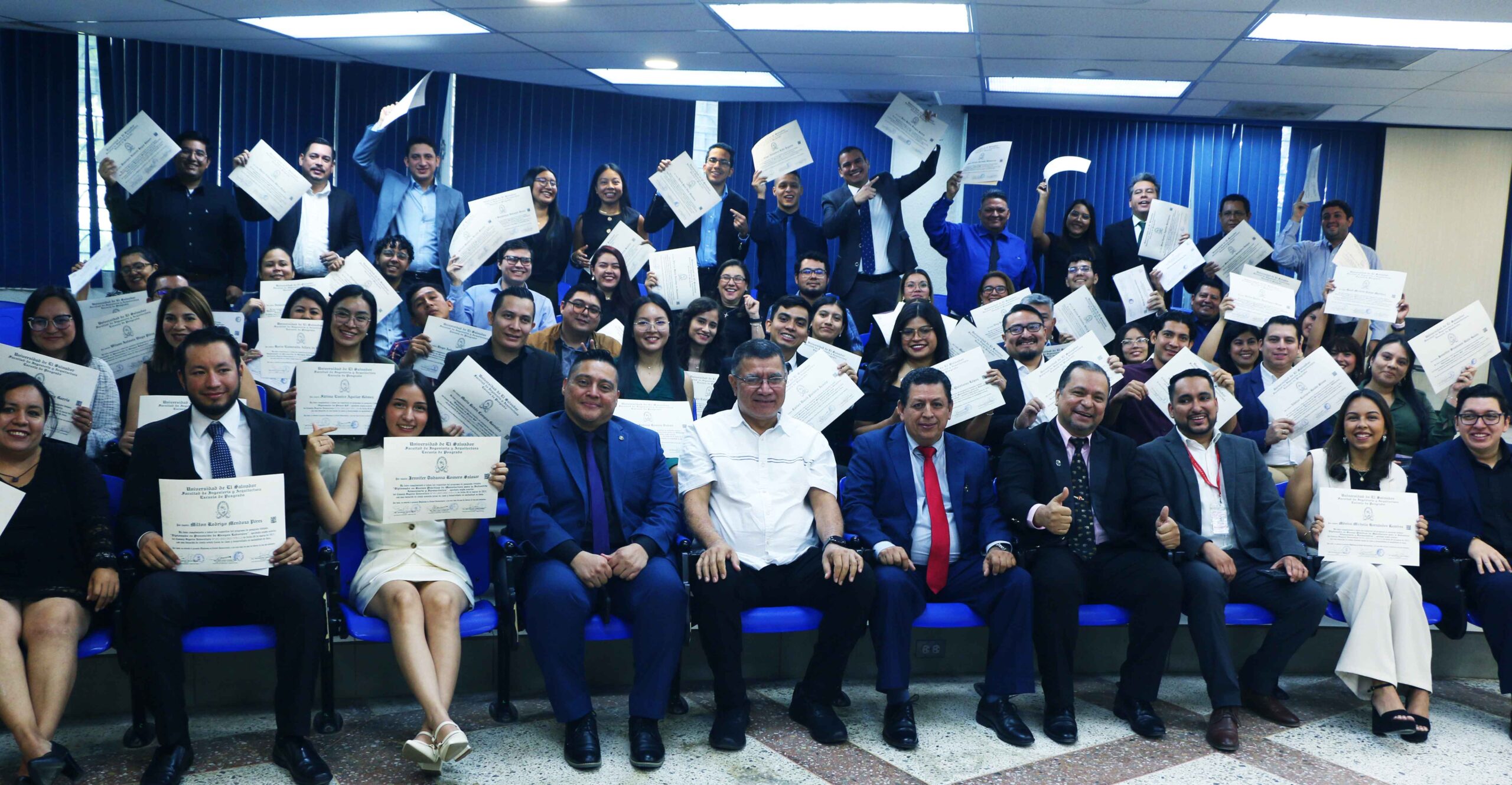 Escuela de Posgrados de la FIA–UES celebra la graduación de 79 profesionales en programas de especialización
