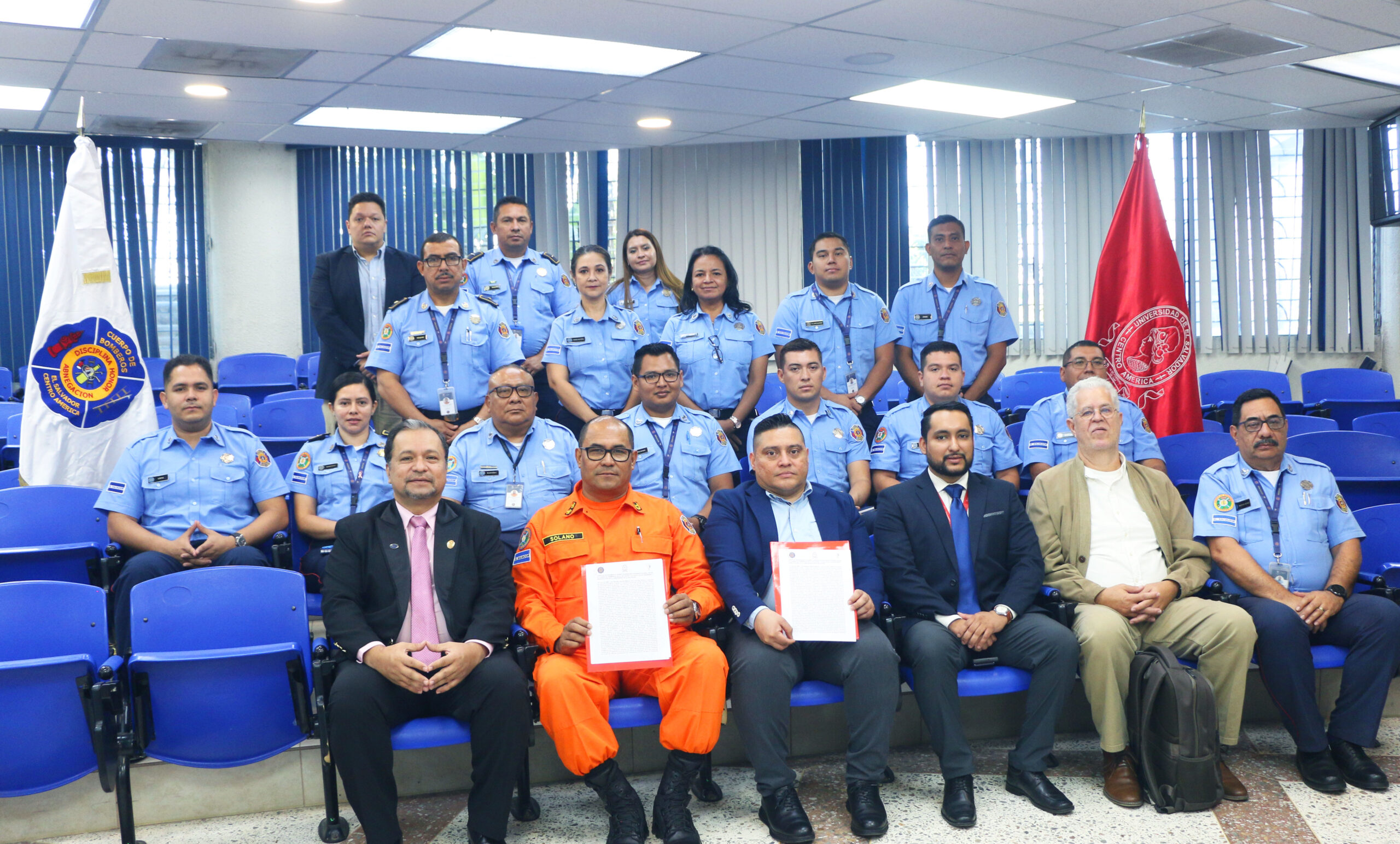 FIA-UES y Cuerpo de Bomberos de El Salvador firman acuerdo histórico