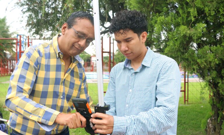 Donación tecnológica impulsa la formación práctica de futuros ingenieros civiles en la UES