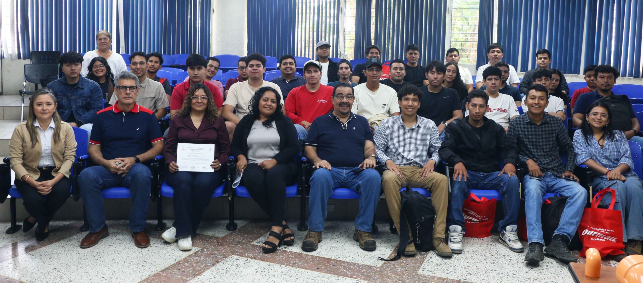 Estudiantes de Ingeniería Civil participaron de una charla especializada en: Sistema de Ventilación Activa Studor, el Sistema Blazemaster y las trampas de grasa
