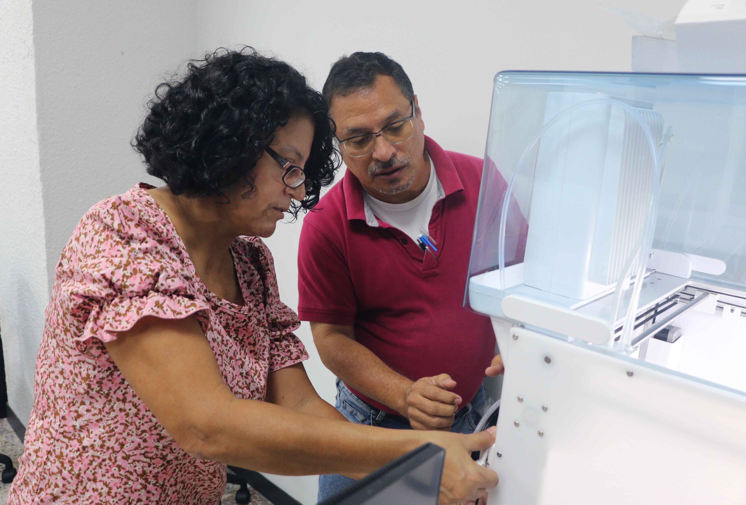Facultad de Ingeniería y Arquitectura fortalece las competencias docentes con taller introductorio de impresión 3D