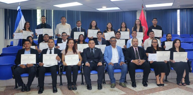Facultad de Ingeniería y Arquitectura de la UES clausura diplomados en Logística y Prevención de Riesgos Laborales